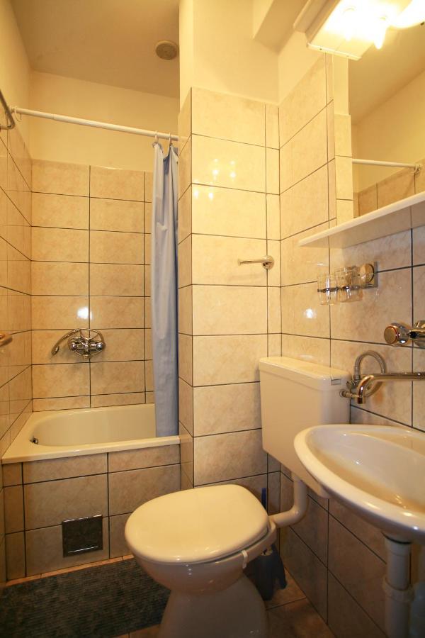 Apartment & Room Dinka, Krk Krk Town Esterno foto
