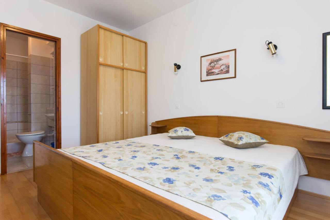 Apartment & Room Dinka, Krk Krk Town Esterno foto