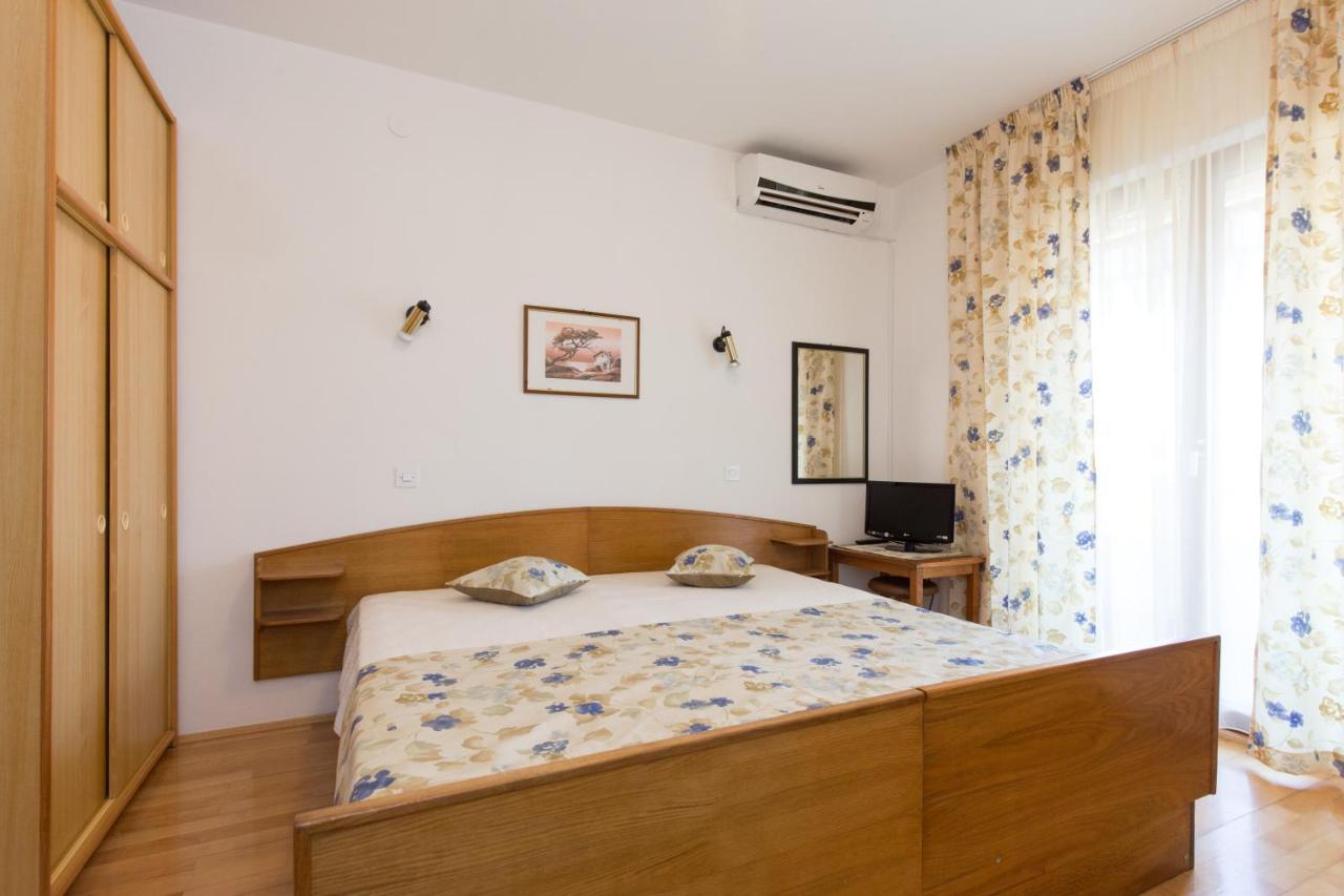 Apartment & Room Dinka, Krk Krk Town Esterno foto